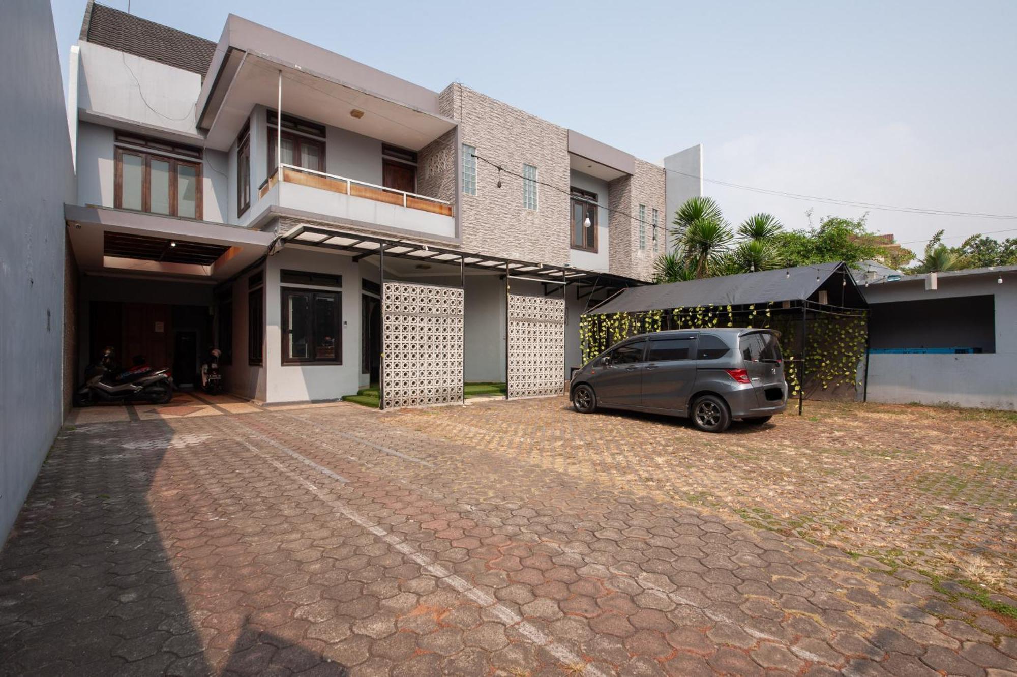 Reddoorz Plus Near Kelapa Dua Kebon Jeruk Jakarta Extérieur photo