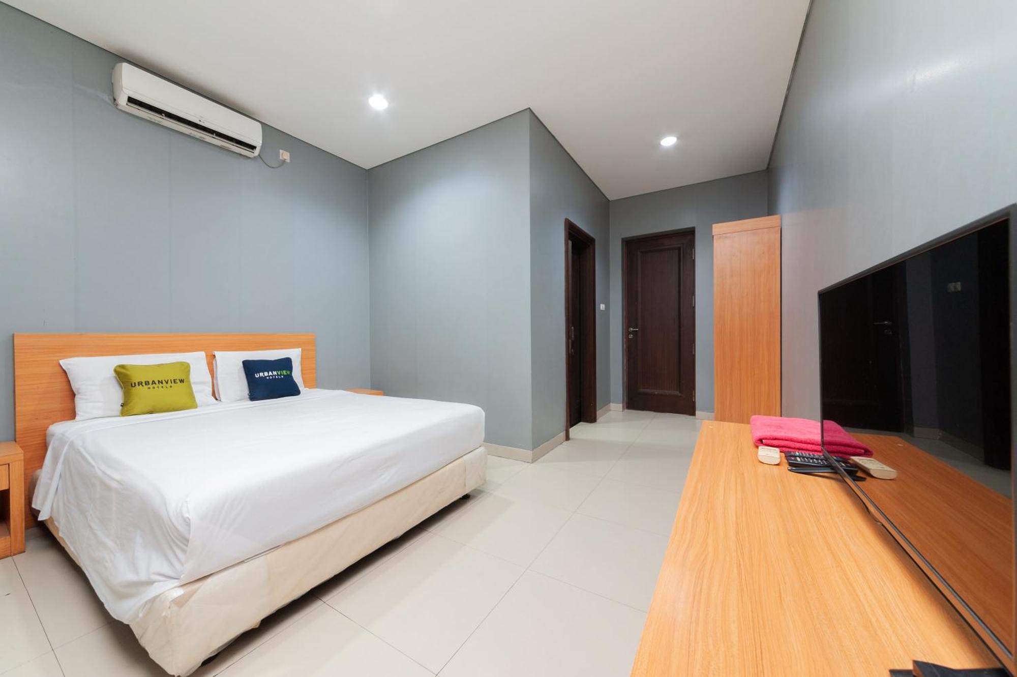 Reddoorz Plus Near Kelapa Dua Kebon Jeruk Jakarta Extérieur photo