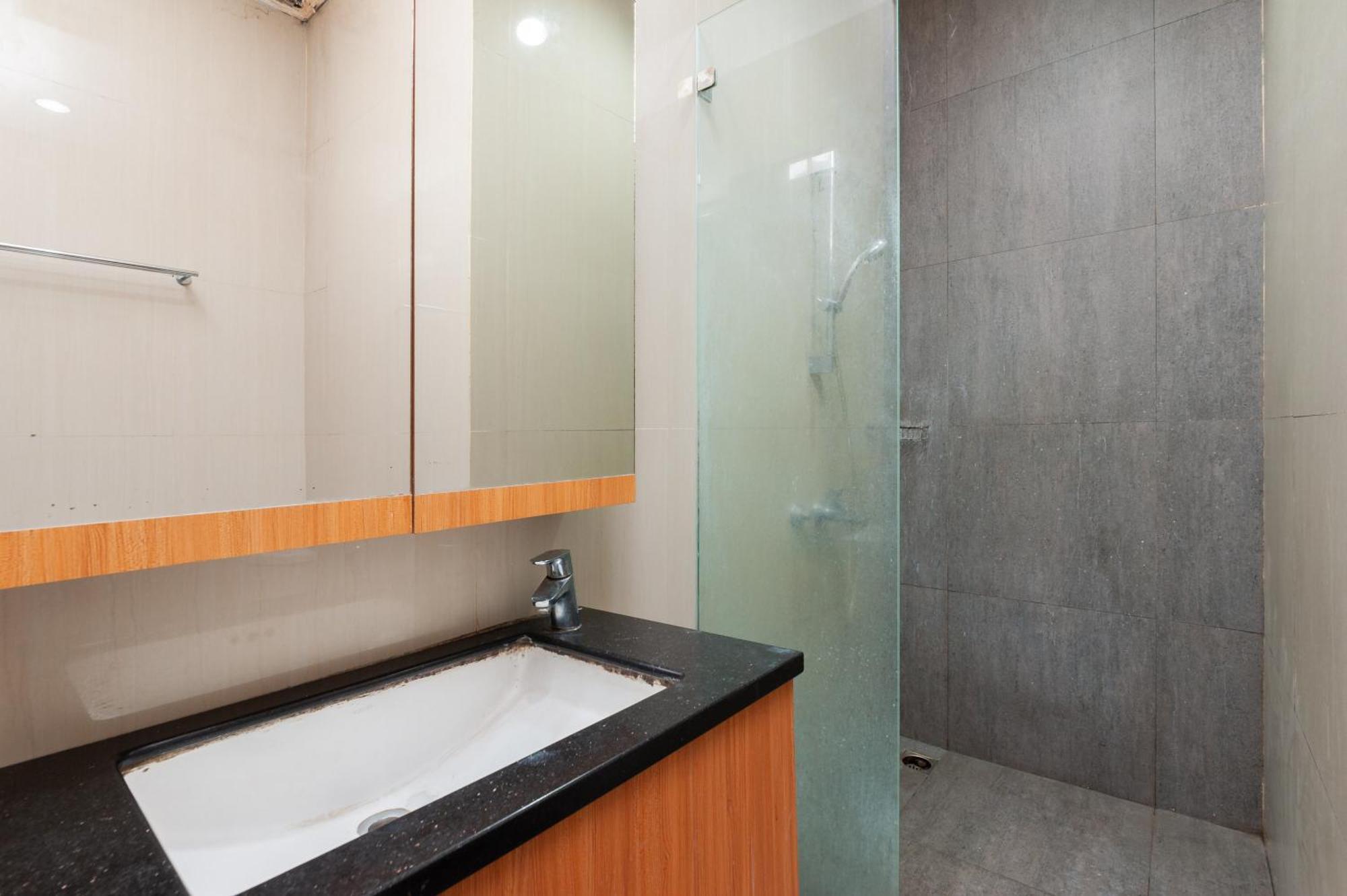 Reddoorz Plus Near Kelapa Dua Kebon Jeruk Jakarta Extérieur photo