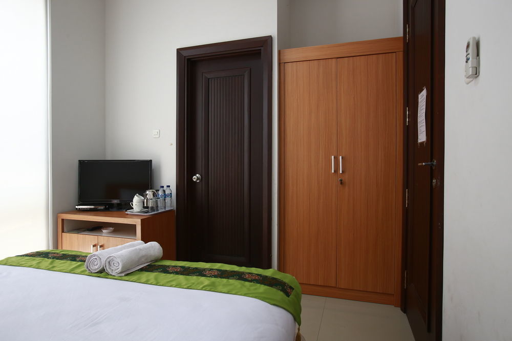 Reddoorz Plus Near Kelapa Dua Kebon Jeruk Jakarta Extérieur photo