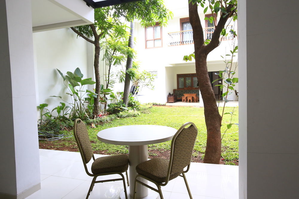 Reddoorz Plus Near Kelapa Dua Kebon Jeruk Jakarta Extérieur photo