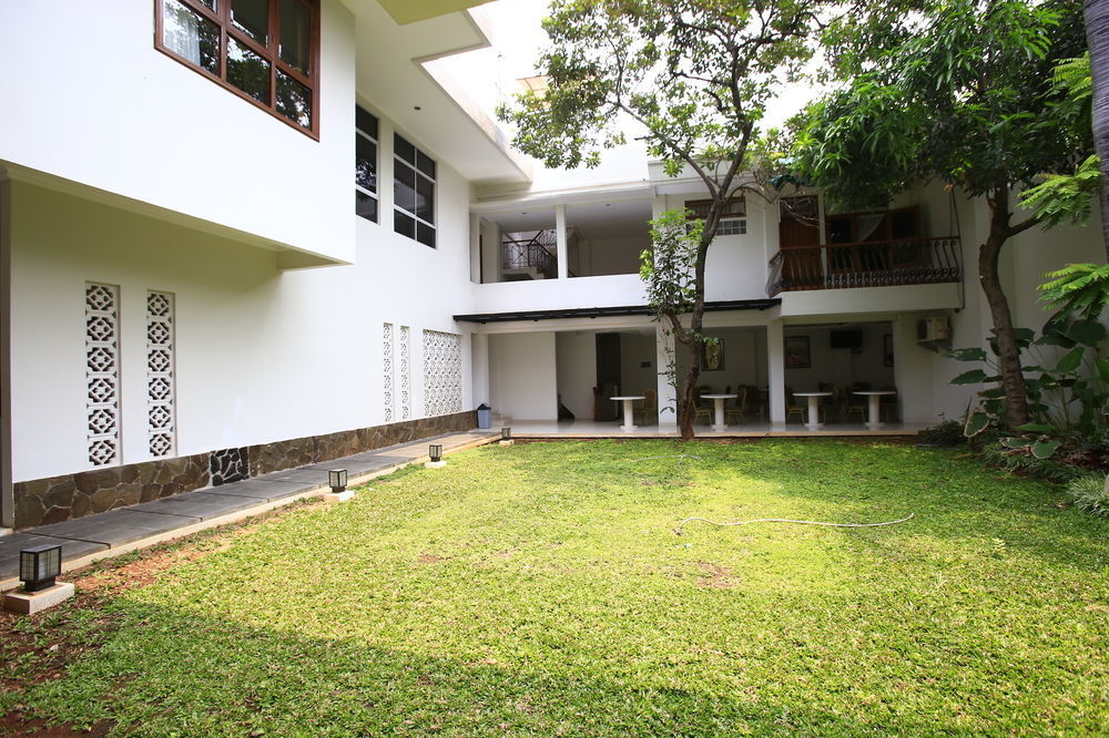 Reddoorz Plus Near Kelapa Dua Kebon Jeruk Jakarta Extérieur photo
