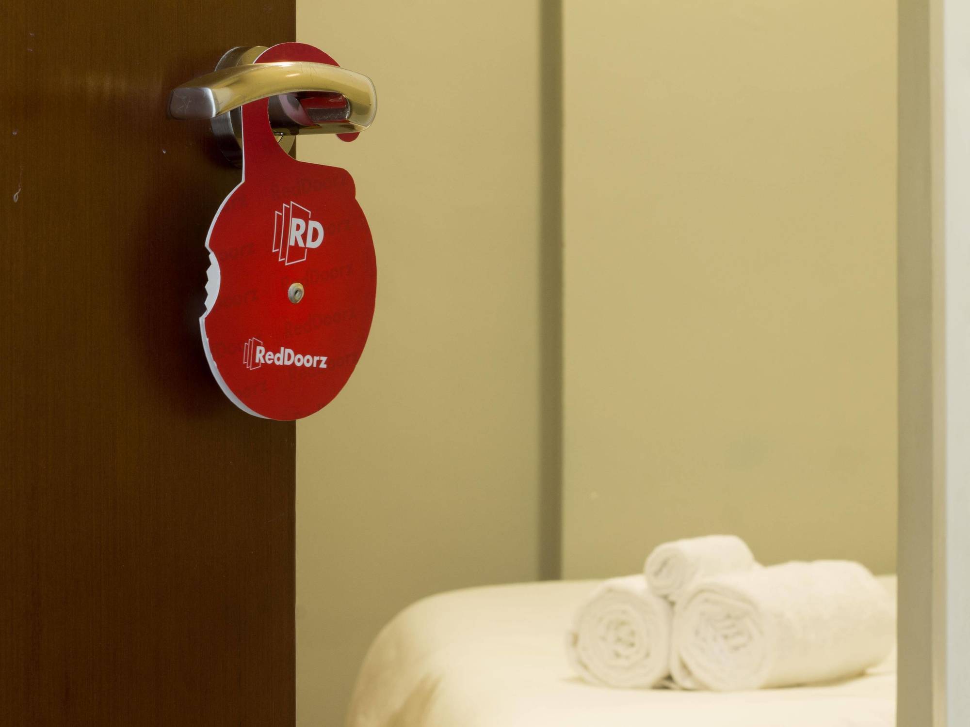 Reddoorz Plus Near Kelapa Dua Kebon Jeruk Jakarta Extérieur photo